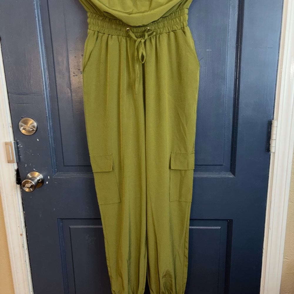 Chic Olive Jumpsuit with Pockets